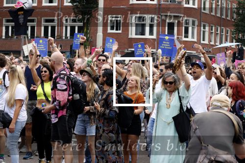 Amsterdam 21 augustus 2021
Demonstratie Mute us in amsterdam . Er zijn meerdere djs aanwezig zoals Sunnery James Ryan Marciano Ronald Molendijk Fred v Leer Sidney Brandeis en Menno Kohler.