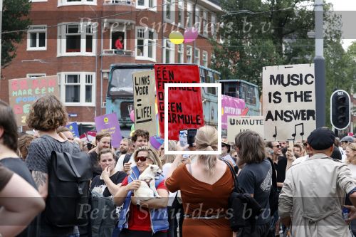 Amsterdam 21 augustus 2021
Demonstratie Mute us in amsterdam . Er zijn meerdere djs aanwezig zoals Sunnery James Ryan Marciano Ronald Molendijk Fred v Leer Sidney Brandeis en Menno Kohler.