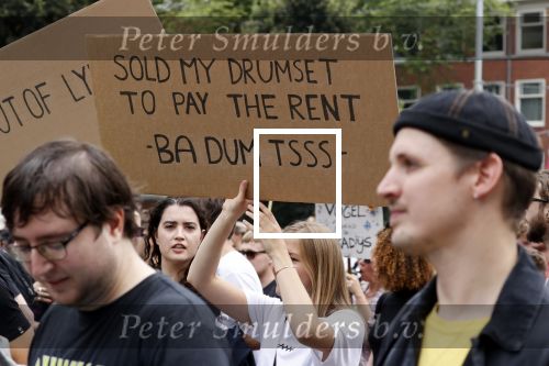Amsterdam 21 augustus 2021
Demonstratie Mute us in amsterdam . Er zijn meerdere djs aanwezig zoals Sunnery James Ryan Marciano Ronald Molendijk Fred v Leer Sidney Brandeis en Menno Kohler.