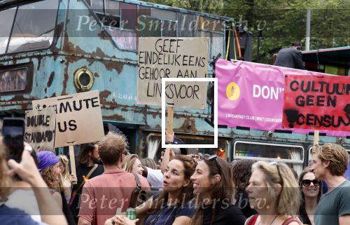 Amsterdam 21 augustus 2021
Demonstratie Mute us in amsterdam . Er zijn meerdere djs aanwezig zoals Sunnery James Ryan Marciano Ronald Molendijk Fred v Leer Sidney Brandeis en Menno Kohler.