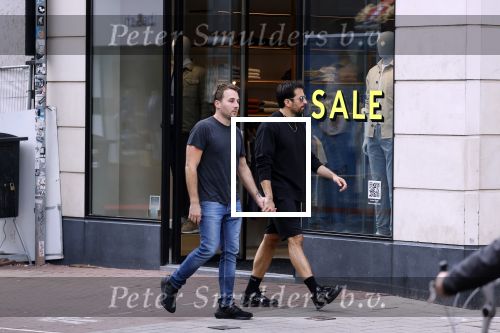Amstetdam 25 augustus 2021
Dotan met zijn partner / vriend Grant Boone op de PC hooftstraat