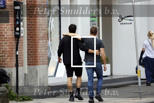 Amstetdam 25 augustus 2021
Dotan met zijn partner / vriend Grant Boone op de PC hooftstraat