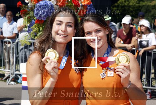 Den Haag 10 augustus 2021
De olympische sporters die een medaille hebben gewonnen op de olympische spelen van Tokyo worden geeerd door oa Mark Rutte en Minister Stef Blok. De huldiging vint plaats in het sportcentrum in het zuiderpark.
Aanwezig oa  Sifan Hassan Harrie Lavreysen  Kiran Badloe Annemiek v d Vleuten Niek Kimmann Shanne Braspennincx Abdi Nageeye Jeffrey Hoogland Gabriella Schloesser Steve Wijler Arno Kamminga Sharon v Rouwendaal Tom Dumoulin Anouk Vetter Femke Bol Nouchka Fontijn Merel Smulders Sanne v Dijke Maikel v d Vleuten Kirsten Wild Annemiek Bekkering Annette Duetz Emma Oosterwegel Marit Bouwmeester Anna v d Breggen Roy v d Berg , heren 4 roeien , dames 2 roeien, heren 4x 400m  en het nederlands dames hockeyteam .Ook chef de Mission Pieter v d Hoogenband is er natuurlijk bij . Eva de Goede en Lidewij Welten