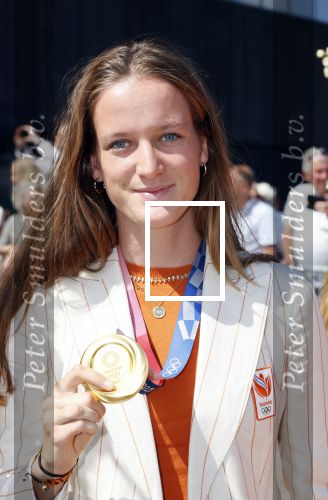 Den Haag 10 augustus 2021
De olympische sporters die een medaille hebben gewonnen op de olympische spelen van Tokyo worden geeerd door oa Mark Rutte en Minister Stef Blok. De huldiging vint plaats in het sportcentrum in het zuiderpark.
Aanwezig oa  Sifan Hassan Harrie Lavreysen  Kiran Badloe Annemiek v d Vleuten Niek Kimmann Shanne Braspennincx Abdi Nageeye Jeffrey Hoogland Gabriella Schloesser Steve Wijler Arno Kamminga Sharon v Rouwendaal Tom Dumoulin Anouk Vetter Femke Bol Nouchka Fontijn Merel Smulders Sanne v Dijke Maikel v d Vleuten Kirsten Wild Annemiek Bekkering Annette Duetz Emma Oosterwegel Marit Bouwmeester Anna v d Breggen Roy v d Berg , heren 4 roeien , dames 2 roeien, heren 4x 400m  en het nederlands dames hockeyteam .Ook chef de Mission Pieter v d Hoogenband is er natuurlijk bij .  Felice Albers