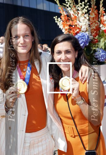 Den Haag 10 augustus 2021
De olympische sporters die een medaille hebben gewonnen op de olympische spelen van Tokyo worden geeerd door oa Mark Rutte en Minister Stef Blok. De huldiging vint plaats in het sportcentrum in het zuiderpark.
Aanwezig oa  Sifan Hassan Harrie Lavreysen  Kiran Badloe Annemiek v d Vleuten Niek Kimmann Shanne Braspennincx Abdi Nageeye Jeffrey Hoogland Gabriella Schloesser Steve Wijler Arno Kamminga Sharon v Rouwendaal Tom Dumoulin Anouk Vetter Femke Bol Nouchka Fontijn Merel Smulders Sanne v Dijke Maikel v d Vleuten Kirsten Wild Annemiek Bekkering Annette Duetz Emma Oosterwegel Marit Bouwmeester Anna v d Breggen Roy v d Berg , heren 4 roeien , dames 2 roeien, heren 4x 400m  en het nederlands dames hockeyteam .Ook chef de Mission Pieter v d Hoogenband is er natuurlijk bij .  Felice Albers