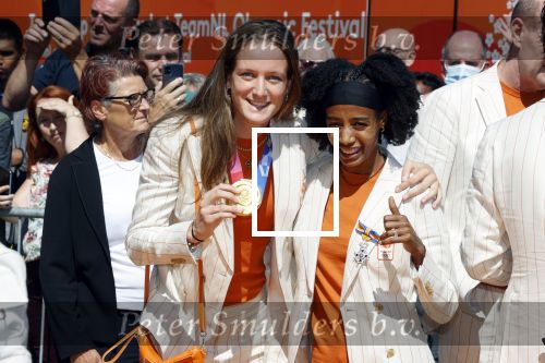 Den Haag 10 augustus 2021
De olympische sporters die een medaille hebben gewonnen op de olympische spelen van Tokyo worden geeerd door oa Mark Rutte en Minister Stef Blok. De huldiging vint plaats in het sportcentrum in het zuiderpark.
Aanwezig oa  Sifan Hassan Harrie Lavreysen  Kiran Badloe Annemiek v d Vleuten Niek Kimmann Shanne Braspennincx Abdi Nageeye Jeffrey Hoogland Gabriella Schloesser Steve Wijler Arno Kamminga Sharon v Rouwendaal Tom Dumoulin Anouk Vetter Femke Bol Nouchka Fontijn Merel Smulders Sanne v Dijke Maikel v d Vleuten Kirsten Wild Annemiek Bekkering Annette Duetz Emma Oosterwegel Marit Bouwmeester Anna v d Breggen Roy v d Berg , heren 4 roeien , dames 2 roeien, heren 4x 400m  en het nederlands dames hockeyteam .Ook chef de Mission Pieter v d Hoogenband is er natuurlijk bij .  Felice Albers