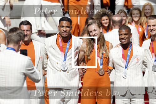 Den Haag 10 augustus 2021
Koning Willem Alexander en Koningin Maxima ontvangen op paleis noordeinde alle medaillewinnaars van de Olympische spelen in Tokyo. oa Sifan Hassan Harrie Lavreysen  Kiran Badloe Annemiek v d Vleuten Niek Kimmann Shanne Braspennincx Abdi Nageeye Jeffrey Hoogland Gabriella Schloesser Steve Wijler Arno Kamminga Sharon v Rouwendaal Tom Dumoulin Anouk Vetter Femke Bol Nouchka Fontijn Merel Smulders Sanne v Dijke Maikel v d Vleuten Kirsten Wild Annemiek Bekkering Annette Duetz Emma Oosterwegel Marit Bouwmeester Anna v d Breggen Roy v d Berg , heren 4 roeien , dames 2 roeien, heren 4x 400m  en het nederlands dames hockeyteam .Ook chef de Mission Pieter v d Hoogenband is er natuurlijk bij .