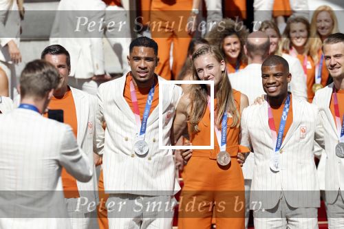 Den Haag 10 augustus 2021
Koning Willem Alexander en Koningin Maxima ontvangen op paleis noordeinde alle medaillewinnaars van de Olympische spelen in Tokyo. oa Sifan Hassan Harrie Lavreysen  Kiran Badloe Annemiek v d Vleuten Niek Kimmann Shanne Braspennincx Abdi Nageeye Jeffrey Hoogland Gabriella Schloesser Steve Wijler Arno Kamminga Sharon v Rouwendaal Tom Dumoulin Anouk Vetter Femke Bol Nouchka Fontijn Merel Smulders Sanne v Dijke Maikel v d Vleuten Kirsten Wild Annemiek Bekkering Annette Duetz Emma Oosterwegel Marit Bouwmeester Anna v d Breggen Roy v d Berg , heren 4 roeien , dames 2 roeien, heren 4x 400m  en het nederlands dames hockeyteam .Ook chef de Mission Pieter v d Hoogenband is er natuurlijk bij .