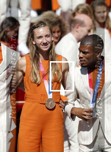 Den Haag 10 augustus 2021
Koning Willem Alexander en Koningin Maxima ontvangen op paleis noordeinde alle medaillewinnaars van de Olympische spelen in Tokyo. oa Sifan Hassan Harrie Lavreysen  Kiran Badloe Annemiek v d Vleuten Niek Kimmann Shanne Braspennincx Abdi Nageeye Jeffrey Hoogland Gabriella Schloesser Steve Wijler Arno Kamminga Sharon v Rouwendaal Tom Dumoulin Anouk Vetter Femke Bol Nouchka Fontijn Merel Smulders Sanne v Dijke Maikel v d Vleuten Kirsten Wild Annemiek Bekkering Annette Duetz Emma Oosterwegel Marit Bouwmeester Anna v d Breggen Roy v d Berg , heren 4 roeien , dames 2 roeien, heren 4x 400m  en het nederlands dames hockeyteam .Ook chef de Mission Pieter v d Hoogenband is er natuurlijk bij .