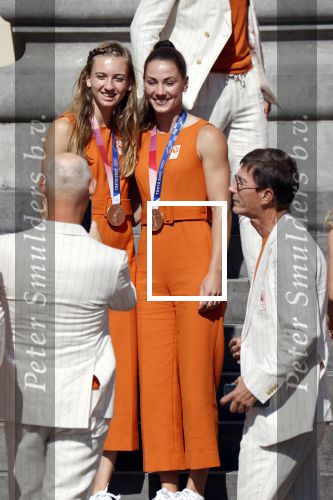 Den Haag 10 augustus 2021
Koning Willem Alexander en Koningin Maxima ontvangen op paleis noordeinde alle medaillewinnaars van de Olympische spelen in Tokyo. oa Sifan Hassan Harrie Lavreysen  Kiran Badloe Annemiek v d Vleuten Niek Kimmann Shanne Braspennincx Abdi Nageeye Jeffrey Hoogland Gabriella Schloesser Steve Wijler Arno Kamminga Sharon v Rouwendaal Tom Dumoulin Anouk Vetter Femke Bol Nouchka Fontijn Merel Smulders Sanne v Dijke Maikel v d Vleuten Kirsten Wild Annemiek Bekkering Annette Duetz Emma Oosterwegel Marit Bouwmeester Anna v d Breggen Roy v d Berg , heren 4 roeien , dames 2 roeien, heren 4x 400m  en het nederlands dames hockeyteam .Ook chef de Mission Pieter v d Hoogenband is er natuurlijk bij .