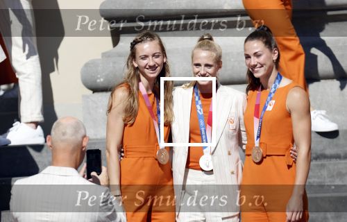 Den Haag 10 augustus 2021
Koning Willem Alexander en Koningin Maxima ontvangen op paleis noordeinde alle medaillewinnaars van de Olympische spelen in Tokyo. oa Sifan Hassan Harrie Lavreysen  Kiran Badloe Annemiek v d Vleuten Niek Kimmann Shanne Braspennincx Abdi Nageeye Jeffrey Hoogland Gabriella Schloesser Steve Wijler Arno Kamminga Sharon v Rouwendaal Tom Dumoulin Anouk Vetter Femke Bol Nouchka Fontijn Merel Smulders Sanne v Dijke Maikel v d Vleuten Kirsten Wild Annemiek Bekkering Annette Duetz Emma Oosterwegel Marit Bouwmeester Anna v d Breggen Roy v d Berg , heren 4 roeien , dames 2 roeien, heren 4x 400m  en het nederlands dames hockeyteam .Ook chef de Mission Pieter v d Hoogenband is er natuurlijk bij .