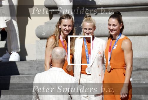 Den Haag 10 augustus 2021
Koning Willem Alexander en Koningin Maxima ontvangen op paleis noordeinde alle medaillewinnaars van de Olympische spelen in Tokyo. oa Sifan Hassan Harrie Lavreysen  Kiran Badloe Annemiek v d Vleuten Niek Kimmann Shanne Braspennincx Abdi Nageeye Jeffrey Hoogland Gabriella Schloesser Steve Wijler Arno Kamminga Sharon v Rouwendaal Tom Dumoulin Anouk Vetter Femke Bol Nouchka Fontijn Merel Smulders Sanne v Dijke Maikel v d Vleuten Kirsten Wild Annemiek Bekkering Annette Duetz Emma Oosterwegel Marit Bouwmeester Anna v d Breggen Roy v d Berg , heren 4 roeien , dames 2 roeien, heren 4x 400m  en het nederlands dames hockeyteam .Ook chef de Mission Pieter v d Hoogenband is er natuurlijk bij .