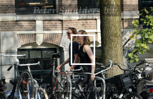 Amsterdam 11 augustus 2021
Femnke Heemskerk en Maartje Wortel verliefd op straat in Amsterdam centrum. Ze sliepen in het Ambassade Hotel.