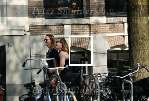 Amsterdam 11 augustus 2021
Femnke Heemskerk en Maartje Wortel verliefd op straat in Amsterdam centrum. Ze sliepen in het Ambassade Hotel.