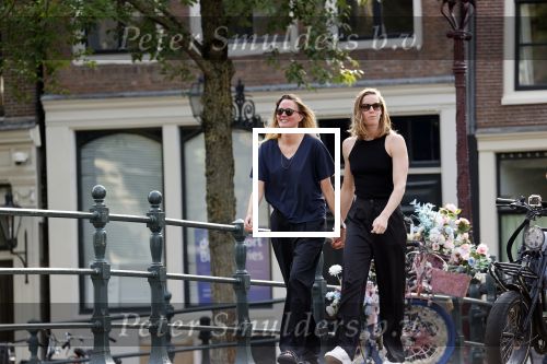Amsterdam 11 augustus 2021
Femnke Heemskerk en Maartje Wortel verliefd op straat in Amsterdam centrum. Ze sliepen in het Ambassade Hotel.