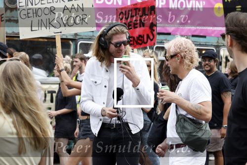 Amsterdam 21 augustus 2021
Demonstratie Mute us in amsterdam . Er zijn meerdere djs aanwezig zoals Sunnery James Ryan Marciano Ronald Molendijk Fred v Leer Sidney Brandeis en Menno Kohler.