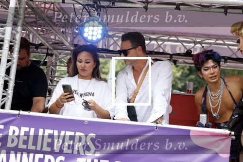 Amsterdam 21 augustus 2021
Demonstratie Mute us in amsterdam . Er zijn meerdere djs aanwezig zoals Sunnery James Ryan Marciano Ronald Molendijk Fred v Leer Sidney Brandeis en Menno Kohler.