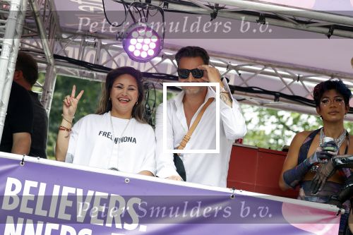 Amsterdam 21 augustus 2021
Demonstratie Mute us in amsterdam . Er zijn meerdere djs aanwezig zoals Sunnery James Ryan Marciano Ronald Molendijk Fred v Leer Sidney Brandeis en Menno Kohler.