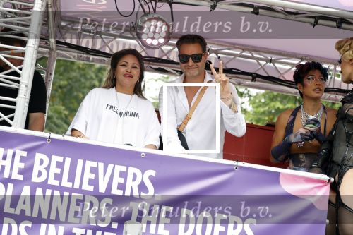 Amsterdam 21 augustus 2021
Demonstratie Mute us in amsterdam . Er zijn meerdere djs aanwezig zoals Sunnery James Ryan Marciano Ronald Molendijk Fred v Leer Sidney Brandeis en Menno Kohler.