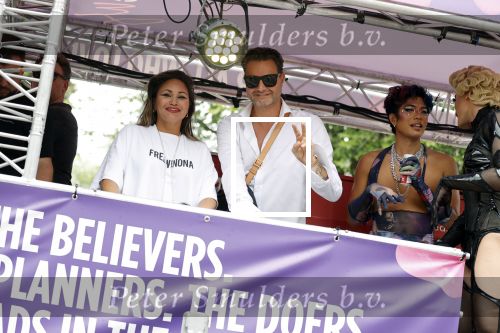Amsterdam 21 augustus 2021
Demonstratie Mute us in amsterdam . Er zijn meerdere djs aanwezig zoals Sunnery James Ryan Marciano Ronald Molendijk Fred v Leer Sidney Brandeis en Menno Kohler.