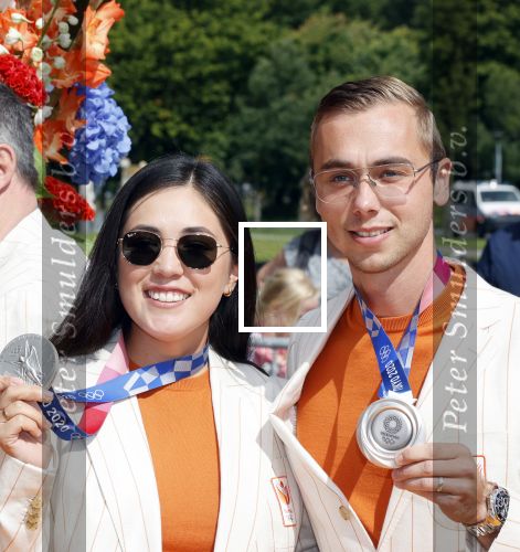 Den Haag 10 augustus 2021
De olympische sporters die een medaille hebben gewonnen op de olympische spelen van Tokyo worden geeerd door oa Mark Rutte en Minister Stef Blok. De huldiging vint plaats in het sportcentrum in het zuiderpark.
Aanwezig oa  Sifan Hassan Harrie Lavreysen  Kiran Badloe Annemiek v d Vleuten Niek Kimmann Shanne Braspennincx Abdi Nageeye Jeffrey Hoogland Gabriella Schloesser Steve Wijler Arno Kamminga Sharon v Rouwendaal Tom Dumoulin Anouk Vetter Femke Bol Nouchka Fontijn Merel Smulders Sanne v Dijke Maikel v d Vleuten Kirsten Wild Annemiek Bekkering Annette Duetz Emma Oosterwegel Marit Bouwmeester Anna v d Breggen Roy v d Berg , heren 4 roeien , dames 2 roeien, heren 4x 400m  en het nederlands dames hockeyteam .Ook chef de Mission Pieter v d Hoogenband is er natuurlijk bij .