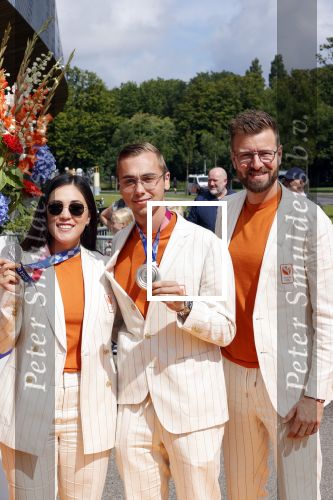 Den Haag 10 augustus 2021
De olympische sporters die een medaille hebben gewonnen op de olympische spelen van Tokyo worden geeerd door oa Mark Rutte en Minister Stef Blok. De huldiging vint plaats in het sportcentrum in het zuiderpark.
Aanwezig oa  Sifan Hassan Harrie Lavreysen  Kiran Badloe Annemiek v d Vleuten Niek Kimmann Shanne Braspennincx Abdi Nageeye Jeffrey Hoogland Gabriella Schloesser Steve Wijler Arno Kamminga Sharon v Rouwendaal Tom Dumoulin Anouk Vetter Femke Bol Nouchka Fontijn Merel Smulders Sanne v Dijke Maikel v d Vleuten Kirsten Wild Annemiek Bekkering Annette Duetz Emma Oosterwegel Marit Bouwmeester Anna v d Breggen Roy v d Berg , heren 4 roeien , dames 2 roeien, heren 4x 400m  en het nederlands dames hockeyteam .Ook chef de Mission Pieter v d Hoogenband is er natuurlijk bij .