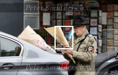 Amsterdam 9 augustus 2021
Hans v Manen heeft bloemen gekocht op de Beethovenstraat