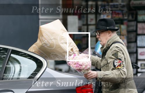 Amsterdam 9 augustus 2021
Hans v Manen heeft bloemen gekocht op de Beethovenstraat