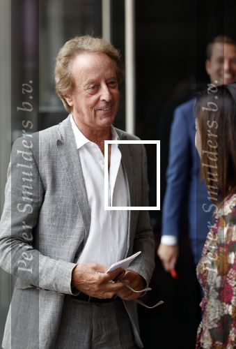Amsterdam 26 augustus 2021
Presentatie magazine van het DeLaMar theater . Joop v d Ende geeft toespraak . Simone Kleinsma kreeg het eerste exemplaar. Hans v Willigenburg