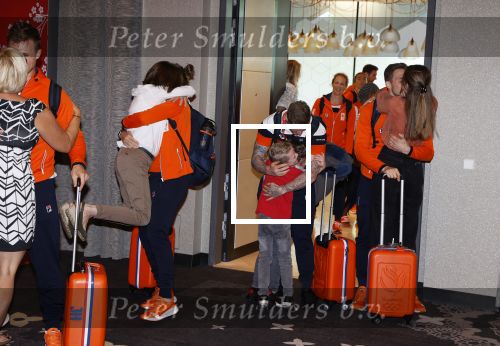 Schiphol 9 augustus 2021
Harrie Lavreijsen wordt verwelkomt door zijn ouders zus en vriendin Noor Leijten bij aankomst op schiphol.