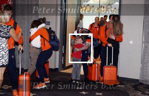 Schiphol 9 augustus 2021
Harrie Lavreijsen wordt verwelkomt door zijn ouders zus en vriendin Noor Leijten bij aankomst op schiphol.