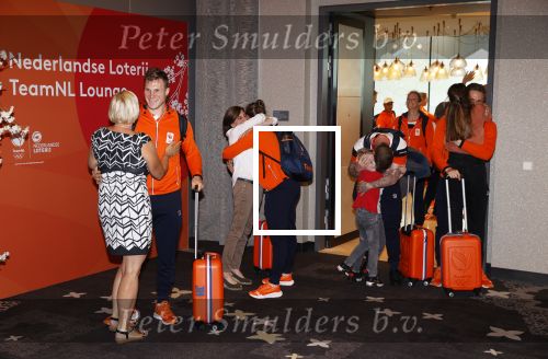 Schiphol 9 augustus 2021
Harrie Lavreijsen wordt verwelkomt door zijn ouders zus en vriendin Noor Leijten bij aankomst op schiphol.