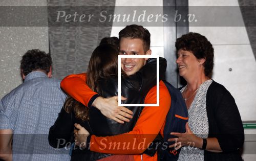 Schiphol 9 augustus 2021
Harrie Lavreijsen wordt verwelkomt door zijn ouders zus en vriendin Noor Leijten bij aankomst op schiphol.
