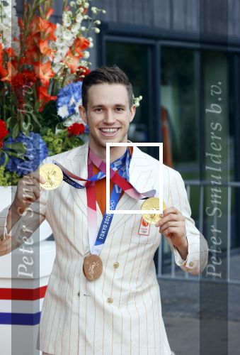 Den Haag 10 augustus 2021
De olympische sporters die een medaille hebben gewonnen op de olympische spelen van Tokyo worden geeerd door oa Mark Rutte en Minister Stef Blok. De huldiging vint plaats in het sportcentrum in het zuiderpark.
Aanwezig oa  Sifan Hassan Harrie Lavreysen  Kiran Badloe Annemiek v d Vleuten Niek Kimmann Shanne Braspennincx Abdi Nageeye Jeffrey Hoogland Gabriella Schloesser Steve Wijler Arno Kamminga Sharon v Rouwendaal Tom Dumoulin Anouk Vetter Femke Bol Nouchka Fontijn Merel Smulders Sanne v Dijke Maikel v d Vleuten Kirsten Wild Annemiek Bekkering Annette Duetz Emma Oosterwegel Marit Bouwmeester Anna v d Breggen Roy v d Berg , heren 4 roeien , dames 2 roeien, heren 4x 400m  en het nederlands dames hockeyteam .Ook chef de Mission Pieter v d Hoogenband is er natuurlijk bij .
