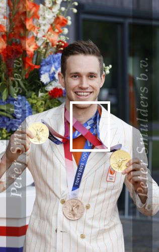 Den Haag 10 augustus 2021
De olympische sporters die een medaille hebben gewonnen op de olympische spelen van Tokyo worden geeerd door oa Mark Rutte en Minister Stef Blok. De huldiging vint plaats in het sportcentrum in het zuiderpark.
Aanwezig oa  Sifan Hassan Harrie Lavreysen  Kiran Badloe Annemiek v d Vleuten Niek Kimmann Shanne Braspennincx Abdi Nageeye Jeffrey Hoogland Gabriella Schloesser Steve Wijler Arno Kamminga Sharon v Rouwendaal Tom Dumoulin Anouk Vetter Femke Bol Nouchka Fontijn Merel Smulders Sanne v Dijke Maikel v d Vleuten Kirsten Wild Annemiek Bekkering Annette Duetz Emma Oosterwegel Marit Bouwmeester Anna v d Breggen Roy v d Berg , heren 4 roeien , dames 2 roeien, heren 4x 400m  en het nederlands dames hockeyteam .Ook chef de Mission Pieter v d Hoogenband is er natuurlijk bij .