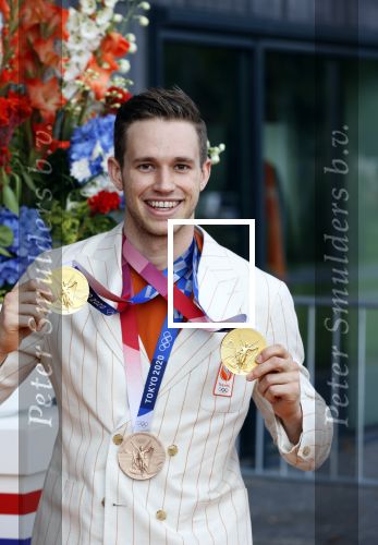 Den Haag 10 augustus 2021
De olympische sporters die een medaille hebben gewonnen op de olympische spelen van Tokyo worden geeerd door oa Mark Rutte en Minister Stef Blok. De huldiging vint plaats in het sportcentrum in het zuiderpark.
Aanwezig oa  Sifan Hassan Harrie Lavreysen  Kiran Badloe Annemiek v d Vleuten Niek Kimmann Shanne Braspennincx Abdi Nageeye Jeffrey Hoogland Gabriella Schloesser Steve Wijler Arno Kamminga Sharon v Rouwendaal Tom Dumoulin Anouk Vetter Femke Bol Nouchka Fontijn Merel Smulders Sanne v Dijke Maikel v d Vleuten Kirsten Wild Annemiek Bekkering Annette Duetz Emma Oosterwegel Marit Bouwmeester Anna v d Breggen Roy v d Berg , heren 4 roeien , dames 2 roeien, heren 4x 400m  en het nederlands dames hockeyteam .Ook chef de Mission Pieter v d Hoogenband is er natuurlijk bij .