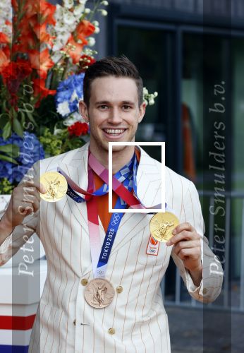 Den Haag 10 augustus 2021
De olympische sporters die een medaille hebben gewonnen op de olympische spelen van Tokyo worden geeerd door oa Mark Rutte en Minister Stef Blok. De huldiging vint plaats in het sportcentrum in het zuiderpark.
Aanwezig oa  Sifan Hassan Harrie Lavreysen  Kiran Badloe Annemiek v d Vleuten Niek Kimmann Shanne Braspennincx Abdi Nageeye Jeffrey Hoogland Gabriella Schloesser Steve Wijler Arno Kamminga Sharon v Rouwendaal Tom Dumoulin Anouk Vetter Femke Bol Nouchka Fontijn Merel Smulders Sanne v Dijke Maikel v d Vleuten Kirsten Wild Annemiek Bekkering Annette Duetz Emma Oosterwegel Marit Bouwmeester Anna v d Breggen Roy v d Berg , heren 4 roeien , dames 2 roeien, heren 4x 400m  en het nederlands dames hockeyteam .Ook chef de Mission Pieter v d Hoogenband is er natuurlijk bij .