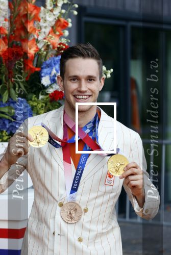 Den Haag 10 augustus 2021
De olympische sporters die een medaille hebben gewonnen op de olympische spelen van Tokyo worden geeerd door oa Mark Rutte en Minister Stef Blok. De huldiging vint plaats in het sportcentrum in het zuiderpark.
Aanwezig oa  Sifan Hassan Harrie Lavreysen  Kiran Badloe Annemiek v d Vleuten Niek Kimmann Shanne Braspennincx Abdi Nageeye Jeffrey Hoogland Gabriella Schloesser Steve Wijler Arno Kamminga Sharon v Rouwendaal Tom Dumoulin Anouk Vetter Femke Bol Nouchka Fontijn Merel Smulders Sanne v Dijke Maikel v d Vleuten Kirsten Wild Annemiek Bekkering Annette Duetz Emma Oosterwegel Marit Bouwmeester Anna v d Breggen Roy v d Berg , heren 4 roeien , dames 2 roeien, heren 4x 400m  en het nederlands dames hockeyteam .Ook chef de Mission Pieter v d Hoogenband is er natuurlijk bij .