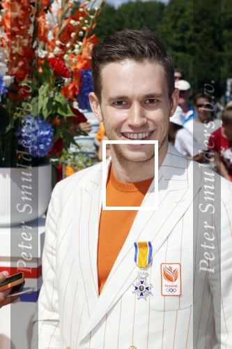 Den Haag 10 augustus 2021
De olympische sporters die een medaille hebben gewonnen op de olympische spelen van Tokyo worden geeerd door oa Mark Rutte en Minister Stef Blok. De huldiging vint plaats in het sportcentrum in het zuiderpark.
Aanwezig oa  Sifan Hassan Harrie Lavreysen  Kiran Badloe Annemiek v d Vleuten Niek Kimmann Shanne Braspennincx Abdi Nageeye Jeffrey Hoogland Gabriella Schloesser Steve Wijler Arno Kamminga Sharon v Rouwendaal Tom Dumoulin Anouk Vetter Femke Bol Nouchka Fontijn Merel Smulders Sanne v Dijke Maikel v d Vleuten Kirsten Wild Annemiek Bekkering Annette Duetz Emma Oosterwegel Marit Bouwmeester Anna v d Breggen Roy v d Berg , heren 4 roeien , dames 2 roeien, heren 4x 400m  en het nederlands dames hockeyteam .Ook chef de Mission Pieter v d Hoogenband is er natuurlijk bij .