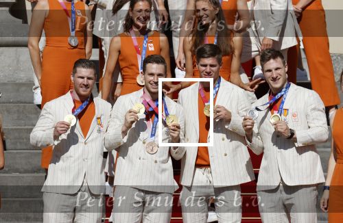 Den Haag 10 augustus 2021
Koning Willem Alexander en Koningin Maxima ontvangen op paleis noordeinde alle medaillewinnaars van de Olympische spelen in Tokyo. oa Sifan Hassan Harrie Lavreysen  Kiran Badloe Annemiek v d Vleuten Niek Kimmann Shanne Braspennincx Abdi Nageeye Jeffrey Hoogland Gabriella Schloesser Steve Wijler Arno Kamminga Sharon v Rouwendaal Tom Dumoulin Anouk Vetter Femke Bol Nouchka Fontijn Merel Smulders Sanne v Dijke Maikel v d Vleuten Kirsten Wild Annemiek Bekkering Annette Duetz Emma Oosterwegel Marit Bouwmeester Anna v d Breggen Roy v d Berg , heren 4 roeien , dames 2 roeien, heren 4x 400m  en het nederlands dames hockeyteam .Ook chef de Mission Pieter v d Hoogenband is er natuurlijk bij .