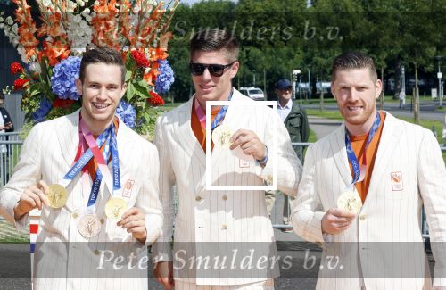 Den Haag 10 augustus 2021
De olympische sporters die een medaille hebben gewonnen op de olympische spelen van Tokyo worden geeerd door oa Mark Rutte en Minister Stef Blok. De huldiging vint plaats in het sportcentrum in het zuiderpark.
Aanwezig oa  Sifan Hassan Harrie Lavreysen  Kiran Badloe Annemiek v d Vleuten Niek Kimmann Shanne Braspennincx Abdi Nageeye Jeffrey Hoogland Gabriella Schloesser Steve Wijler Arno Kamminga Sharon v Rouwendaal Tom Dumoulin Anouk Vetter Femke Bol Nouchka Fontijn Merel Smulders Sanne v Dijke Maikel v d Vleuten Kirsten Wild Annemiek Bekkering Annette Duetz Emma Oosterwegel Marit Bouwmeester Anna v d Breggen Roy v d Berg , heren 4 roeien , dames 2 roeien, heren 4x 400m  en het nederlands dames hockeyteam .Ook chef de Mission Pieter v d Hoogenband is er natuurlijk bij .