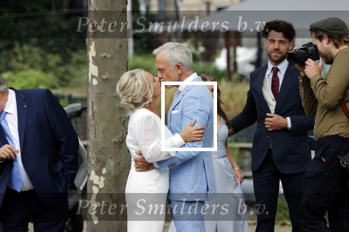 Amsterdam 21 augustus 2021
Jaap Jongbloes is getrouwd met zijn vriendin Inge Baken .
Inge werd door haar vader weg gegeven. Ze gingen met een boot de grachten van Amsterdam op.