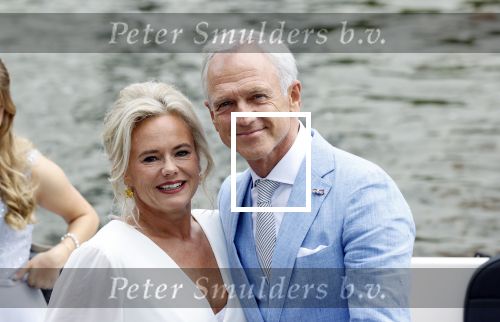 Amsterdam 21 augustus 2021
Jaap Jongbloes is getrouwd met zijn vriendin Inge Baken .
Inge werd door haar vader weg gegeven. Ze gingen met een boot de grachten van Amsterdam op.