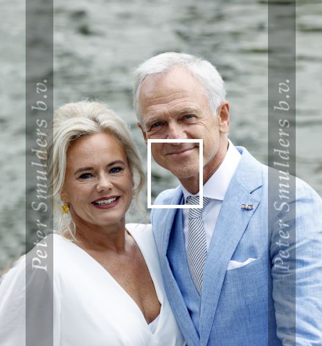 Amsterdam 21 augustus 2021
Jaap Jongbloes is getrouwd met zijn vriendin Inge Baken .
Inge werd door haar vader weg gegeven. Ze gingen met een boot de grachten van Amsterdam op.