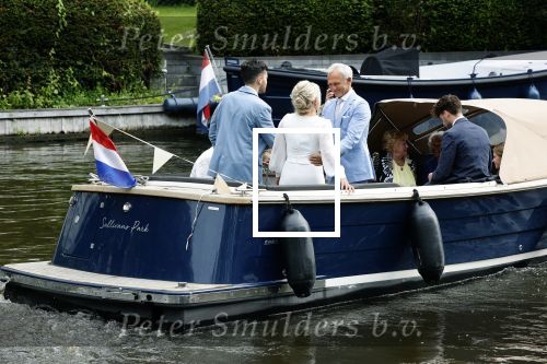 Amsterdam 21 augustus 2021
Jaap Jongbloes is getrouwd met zijn vriendin Inge Baken .
Inge werd door haar vader weg gegeven. Ze gingen met een boot de grachten van Amsterdam op.
