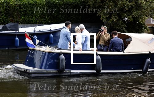 Amsterdam 21 augustus 2021
Jaap Jongbloes is getrouwd met zijn vriendin Inge Baken .
Inge werd door haar vader weg gegeven. Ze gingen met een boot de grachten van Amsterdam op.