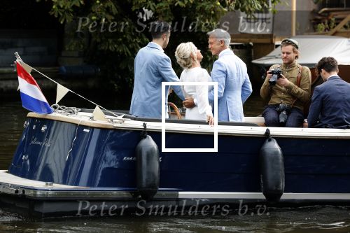 Amsterdam 21 augustus 2021
Jaap Jongbloes is getrouwd met zijn vriendin Inge Baken .
Inge werd door haar vader weg gegeven. Ze gingen met een boot de grachten van Amsterdam op.