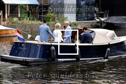 Amsterdam 21 augustus 2021
Jaap Jongbloes is getrouwd met zijn vriendin Inge Baken .
Inge werd door haar vader weg gegeven. Ze gingen met een boot de grachten van Amsterdam op.