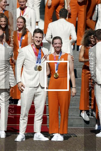 Den Haag 10 augustus 2021
Koning Willem Alexander en Koningin Maxima ontvangen op paleis noordeinde alle medaillewinnaars van de Olympische spelen in Tokyo. oa Sifan Hassan Harrie Lavreysen  Kiran Badloe Annemiek v d Vleuten Niek Kimmann Shanne Braspennincx Abdi Nageeye Jeffrey Hoogland Gabriella Schloesser Steve Wijler Arno Kamminga Sharon v Rouwendaal Tom Dumoulin Anouk Vetter Femke Bol Nouchka Fontijn Merel Smulders Sanne v Dijke Maikel v d Vleuten Kirsten Wild Annemiek Bekkering Annette Duetz Emma Oosterwegel Marit Bouwmeester Anna v d Breggen Roy v d Berg , heren 4 roeien , dames 2 roeien, heren 4x 400m  en het nederlands dames hockeyteam .Ook chef de Mission Pieter v d Hoogenband is er natuurlijk bij .