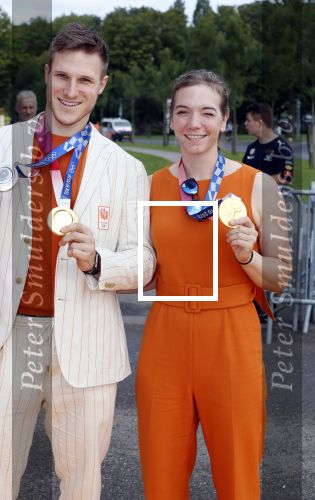 Den Haag 10 augustus 2021
De olympische sporters die een medaille hebben gewonnen op de olympische spelen van Tokyo worden geeerd door oa Mark Rutte en Minister Stef Blok. De huldiging vint plaats in het sportcentrum in het zuiderpark.
Aanwezig oa  Sifan Hassan Harrie Lavreysen  Kiran Badloe Annemiek v d Vleuten Niek Kimmann Shanne Braspennincx Abdi Nageeye Jeffrey Hoogland Gabriella Schloesser Steve Wijler Arno Kamminga Sharon v Rouwendaal Tom Dumoulin Anouk Vetter Femke Bol Nouchka Fontijn Merel Smulders Sanne v Dijke Maikel v d Vleuten Kirsten Wild Annemiek Bekkering Annette Duetz Emma Oosterwegel Marit Bouwmeester Anna v d Breggen Roy v d Berg , heren 4 roeien , dames 2 roeien, heren 4x 400m  en het nederlands dames hockeyteam .Ook chef de Mission Pieter v d Hoogenband is er natuurlijk bij .